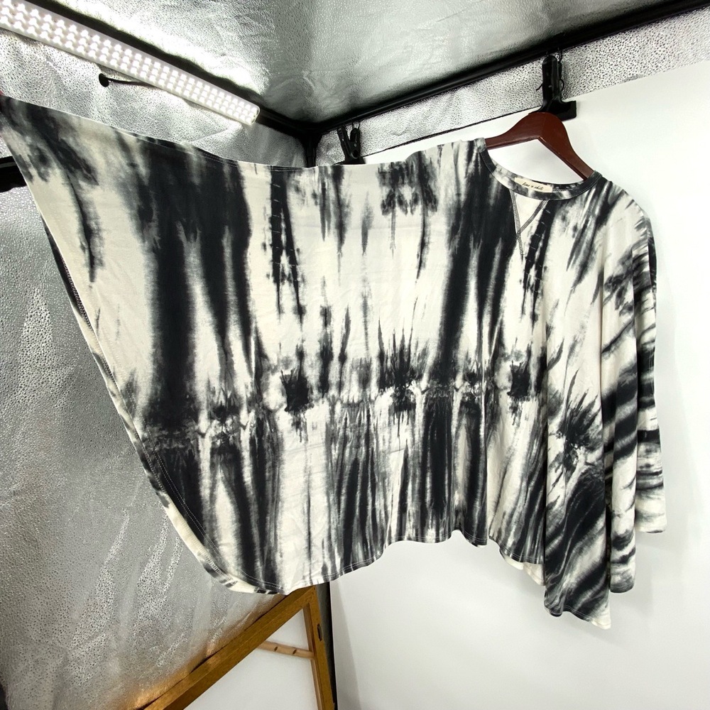 Lime & chili poncho top Sz M/L Black White Tie Dye Long Sleeve Boho Lagenlook